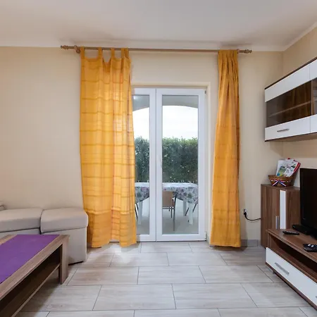 Mira Punat